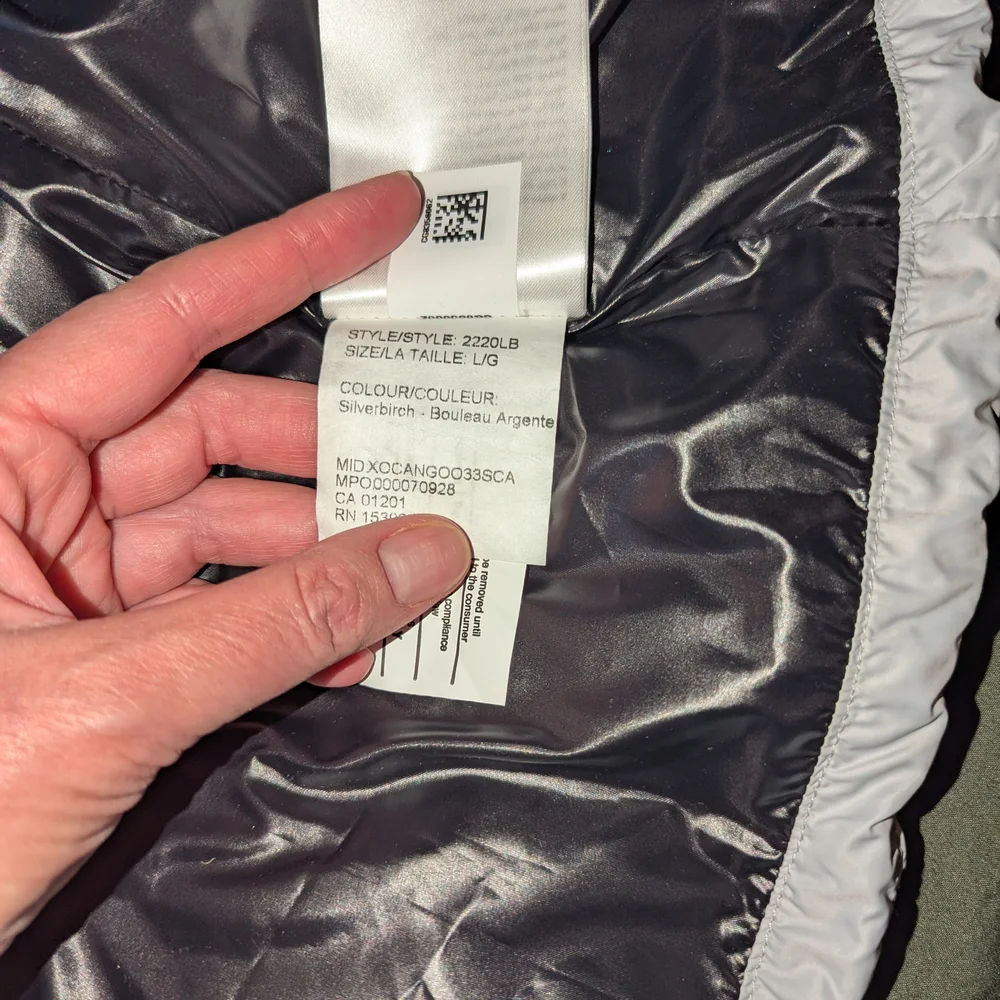 Canada Goose White Puffer Jacket with Hood. Note: This Jacket Runs Small. - Picture 8 of 11